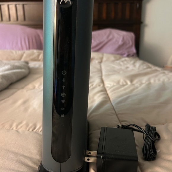 Motorola MG7540 DOCSIS 3.0 Cable Modem + AC1600 Wi-Fi Router – Save on Rental F - Picture 4 of 4